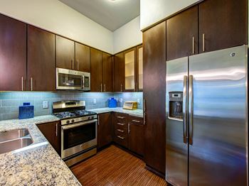 Accent stainless steel appliances